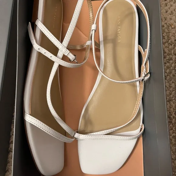 White Ann Taylor sandals - Picture 4 of 4